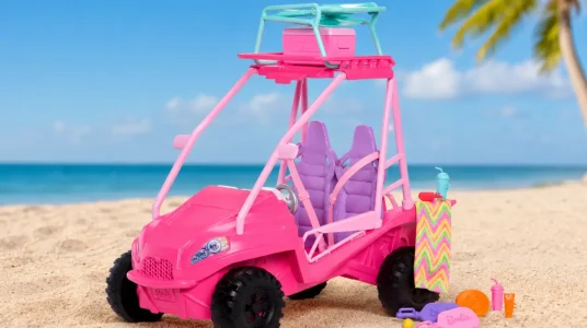 Conjunto de juego Barbie Mysteries: Beach Detectives con todoterreno de playa y más de 10 accesorios