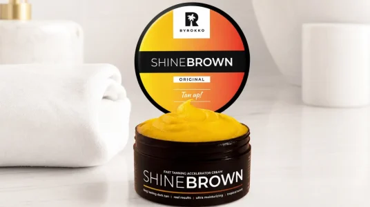 Acelerador del bronceado BYROKKO Shine Brown de 210 ml para solárium y exterior