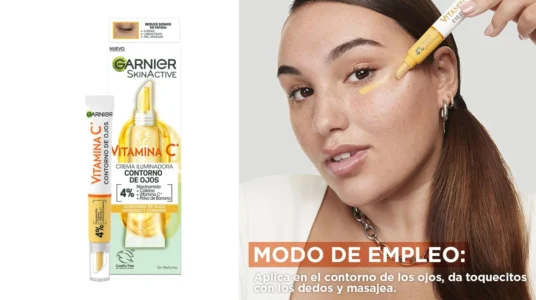 crema iluminadora para contorno de ojos Garnier Vitamina C