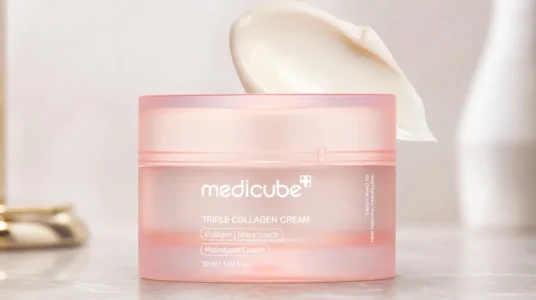 Crema hidratante y reafirmante medicube Triple Collagen Cream de 50 ml para piel madura