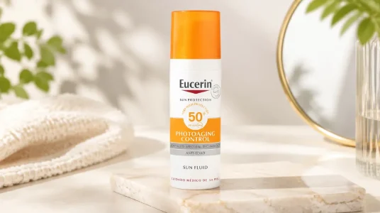 Eucerin Sun Face Photoaging Control Fluid FPS 50+ de 50 ml, protector solar facial antiarrugas e hidratante