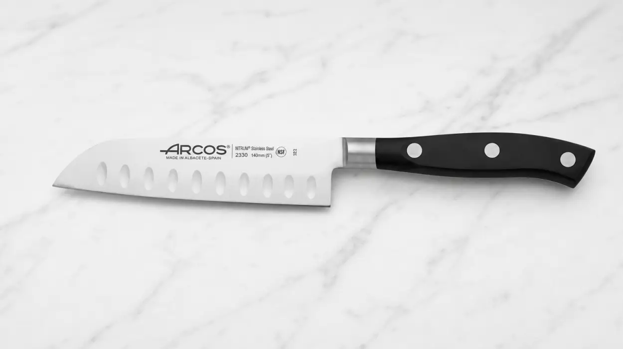 Cuchillo de cocina Arcos de acero inoxidable con hoja de 140 mm