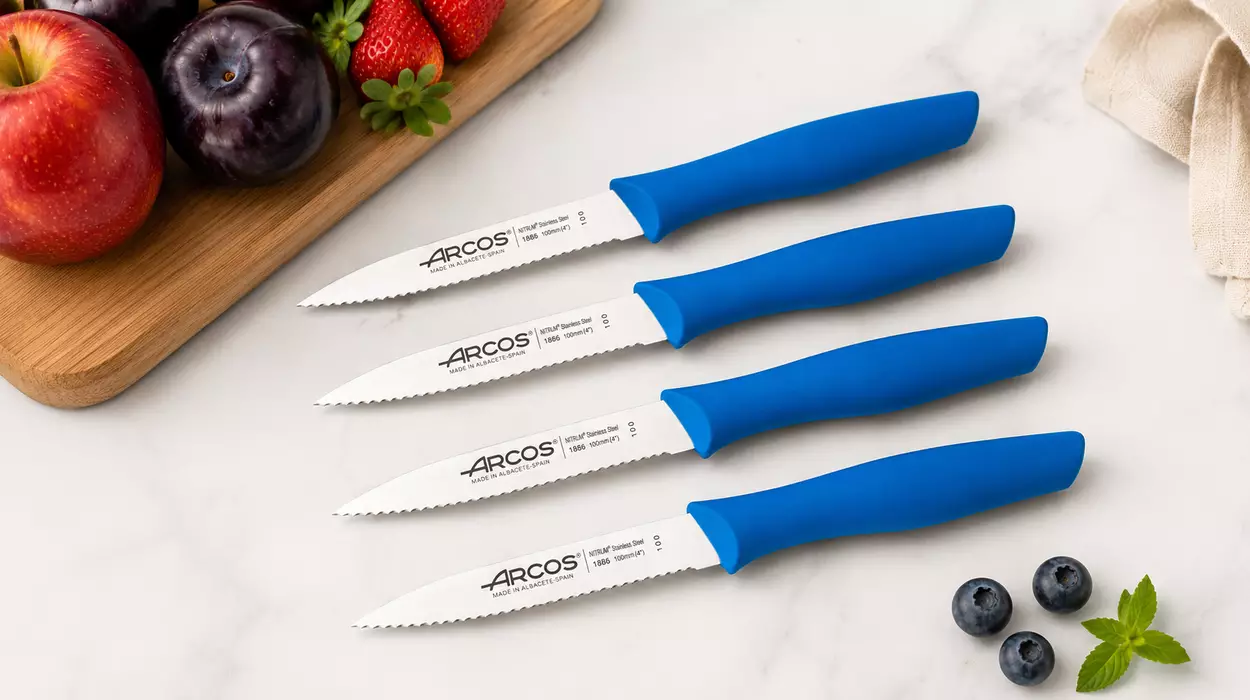 Paquete de 4 cuchillos mondadores Arcos Serie Nova con hoja serrada de acero inoxidable y mango azul