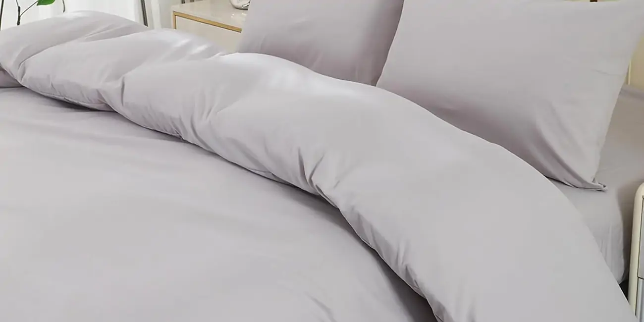 DECODEKO Juego Funda Nórdica 4 Piezas para Cama 150 - Funda Nordica 240x220cm, Bajera 150x200cm, 2 Fundas Almohada 50x75cm, Color Gris Claro, Microfibra Suave Transpirable