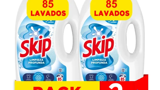 Detergente líquido Skip en pack para ropa