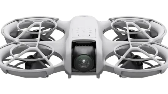 Dron DJI Neo con cámara 4K UHD