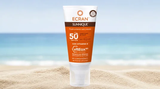 Fluido solar Ecran Sunnique FPS 50 para cuello y escote de 50 ml