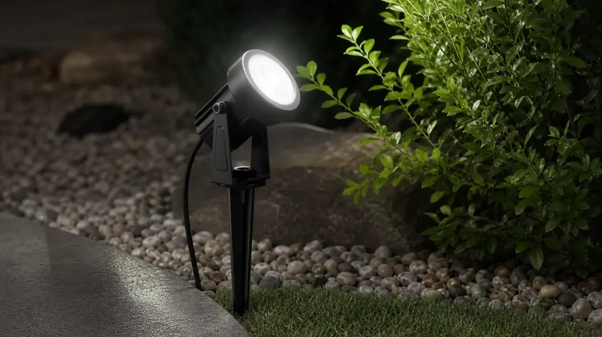 Ilumina tu jardín con estos 2 focos solares LED T-SUNUS resistentes al agua