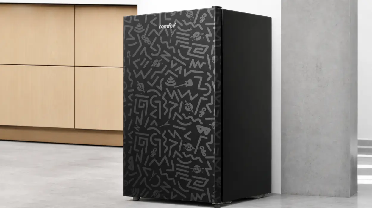 Frigorífico compacto Comfee Chill Box de 88 l bajo encimera