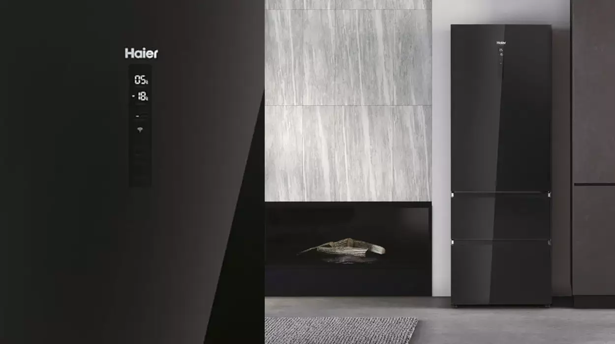 Frigorífico combi Haier 3D 70 Series 7 con WiFi, Total No Frost y botellero de 483L