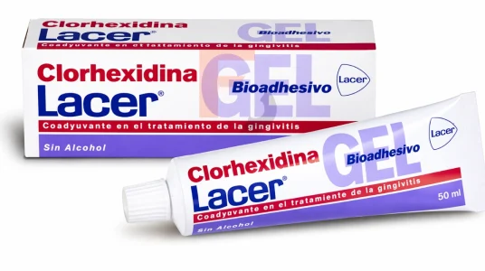 gel-bioadhesivo-antiseptico-bucal-lacer-clorhexidina-para-encias