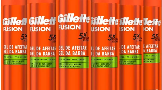 Gel Gillette Fusion para pieles sensibles, pack de 6 x 200 ml con aceite de almendras