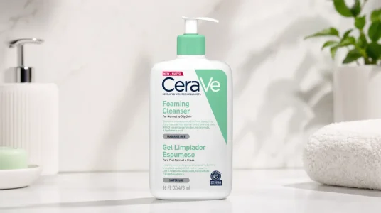 Gel limpiador espumoso CeraVe para rostro y cuerpo de 473 ml