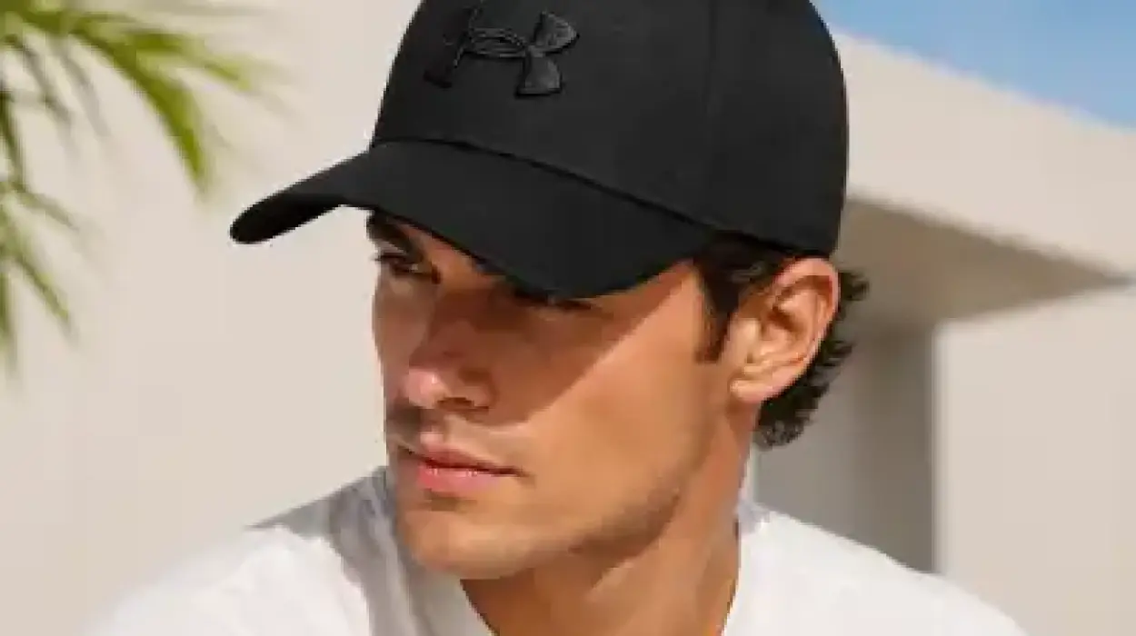 Gorra Under Armour con diseño clásico y banda HeatGear