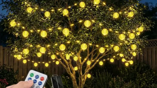 Guirnaldas solares de 8 metros con luces LED y piñas para exteriores