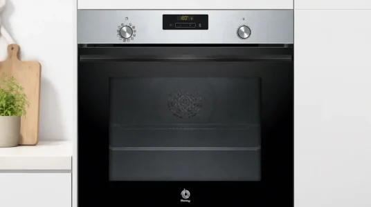 Horno Balay multifunción de 60 cm con pirólisis y aqualisis en cristal negro