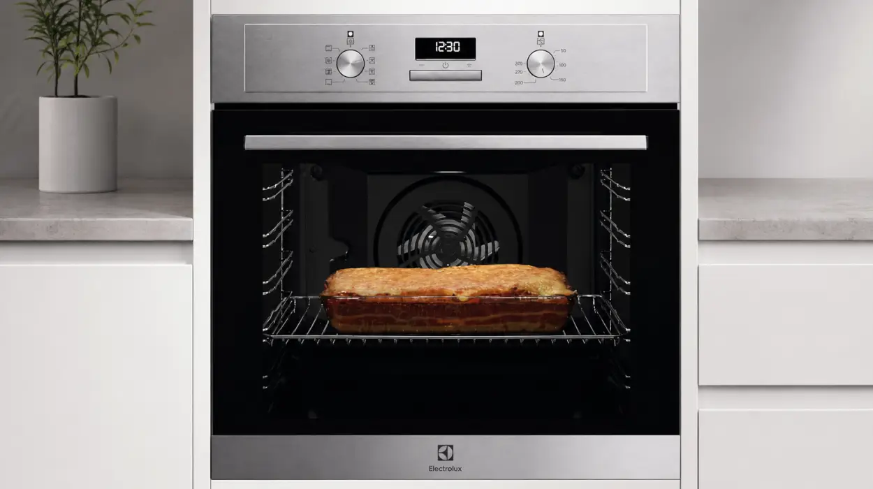 Horno multifunción Electrolux EOH3H54X de 72 l con AquaClean y clase A+