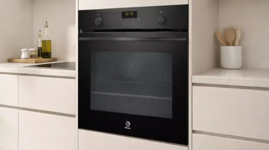 Horno multifunción Balay 3HB5159N3 con Aqualisis y mandos ocultables