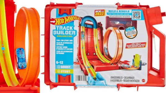 Set Lata de gasolina Hot Wheels Track Builder con pista acrobática y un vehículo barato