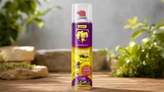 Insecticida para avispas y nidos en aerosol con pulverizador de largo alcance