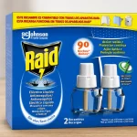 Insecticida eléctrico Raid con dos recambios de 90 noches de protección contra mosquitos