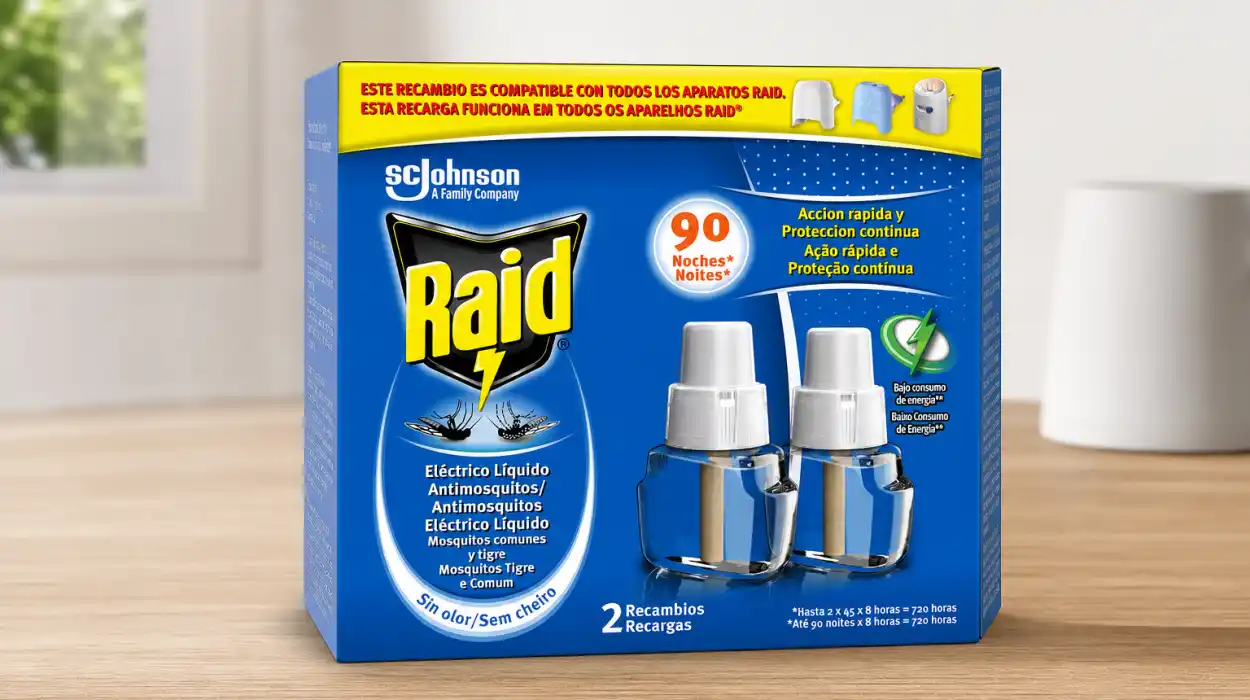 Insecticida eléctrico Raid con dos recambios de 90 noches de protección contra mosquitos