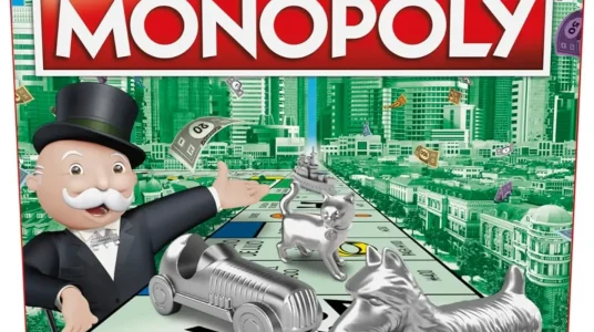Juego de mesa Monopoly Grab and Go de Hasbro para 2 a 4 jugadores, portátil y perfecto para viajes