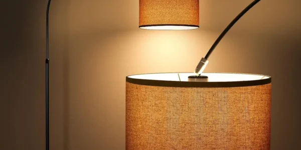 Chollo lámpara depie clásica jasmin con bombilla led e27 y pantalla beige de 33 cm