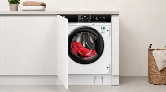 Lavadora AEG LFN8E8436C integrable de 8 kg con función vapor