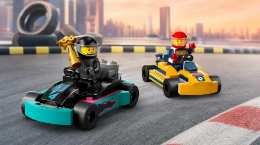 Juego de construcción LEGO City Karts y Pilotos de Carreras para mayores de 5 años con 2 minikarts y 2 minifiguras