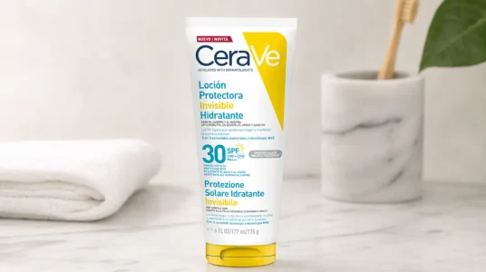 Loción hidratante protectora invisible CeraVe SPF 30 de 177 ml