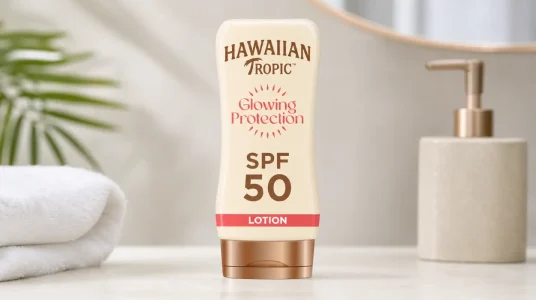 Loción solar protectora Hawaiian Tropic Ultra Radiance SPF 50 con fragancia tropical de 170 ml