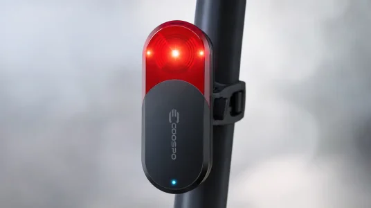 Luz trasera radar inteligente Coospo TR70 con detección hasta 140 m