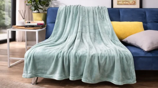 Manta de microfibra HTE para sofá y cama