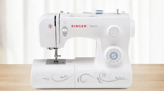 Máquina de coser Singer Talent 3323 con 30 puntadas y ojal automático en un paso