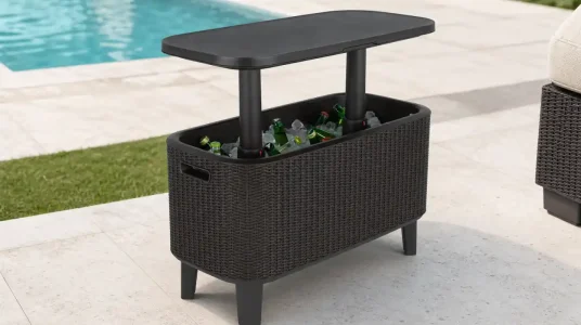 Mesa nevera Keter Bevy Bar para exterior con 60 l de capacidad