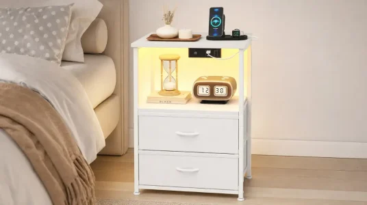 Mesitas de noche Coleshome con enchufe, 2 puertos USB y luces LED. Diseño compacto con 2 cajones de tela