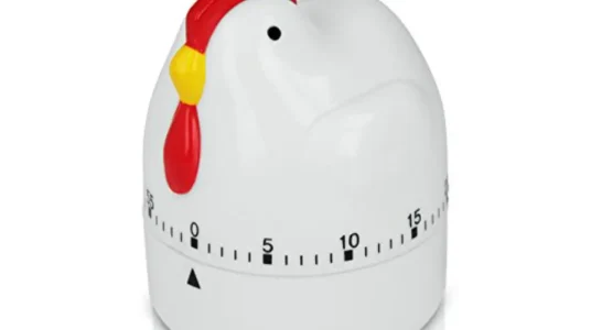 Minutero Metaltex con forma de gallina, diseño multicolor y dimensiones de 28 x 28 x 18 cm