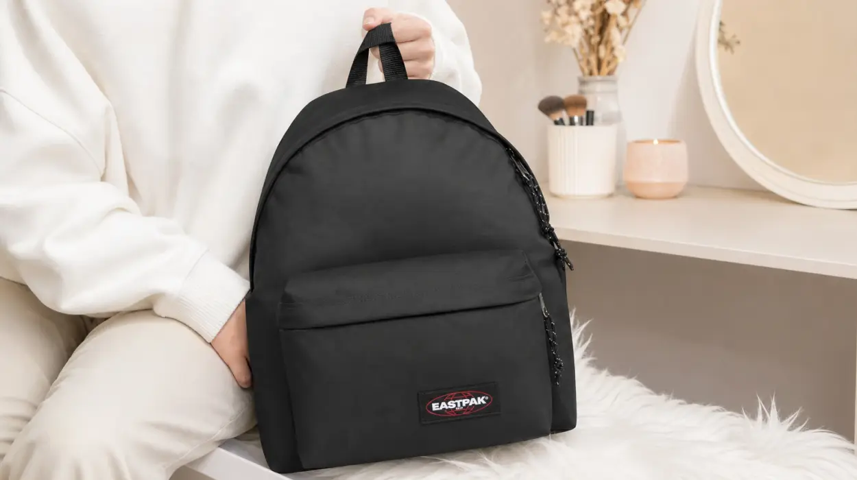 La mochila más vendida del mundo Eastpak Padded Pak'R de 24L baja a mitad de precio en el mejor color