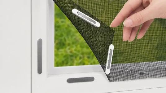 Mosquitera Hoberg para ventanas, recortable hasta 150 x 130 cm y con fijación magnética