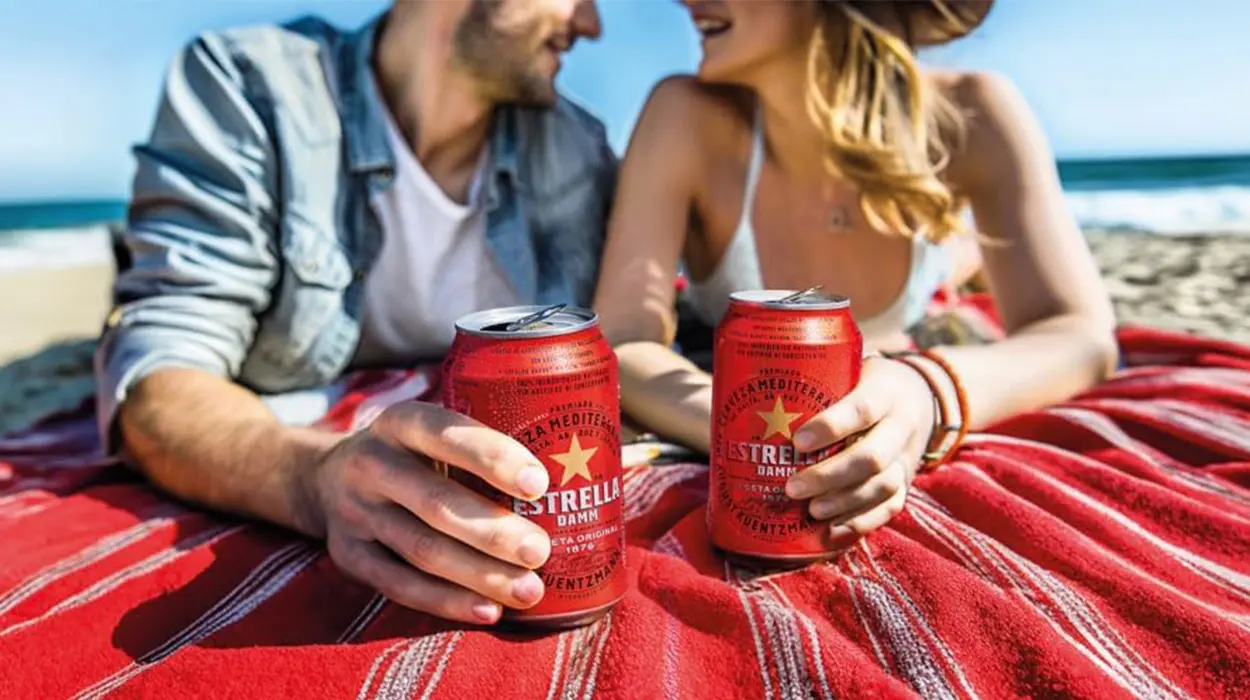 Pack de 12 latas de cerveza Estrella Damm barato