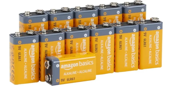 Pack 12 pilas alcalinas de petaca Amazon Basics de 9 V/6LR61