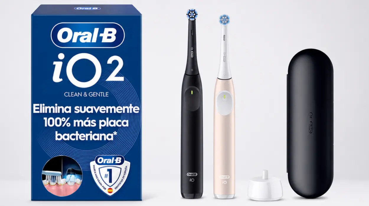 Pack Oral-B iO de 2 cepillos eléctricos negro y rosa con 2 cabezales y 3 modos de cepillado