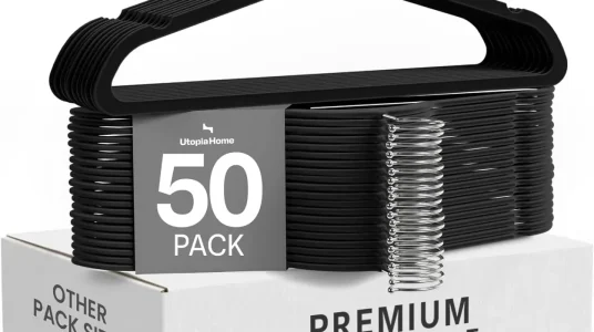 Pack x50 perchas de terciopelo Utopia Home para organizar el armario
