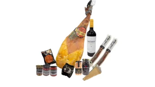 pack Delicias Pacheco Monastrell con paletilla Duroc 50%, vino, embutidos ibéricos, queso y productos gourmet