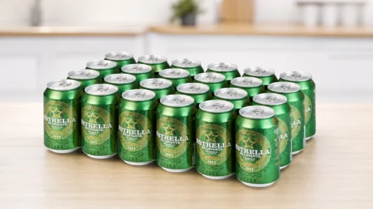 Pack x24 latas de Cerveza Estrella Levante de 33 cl para tomar fría