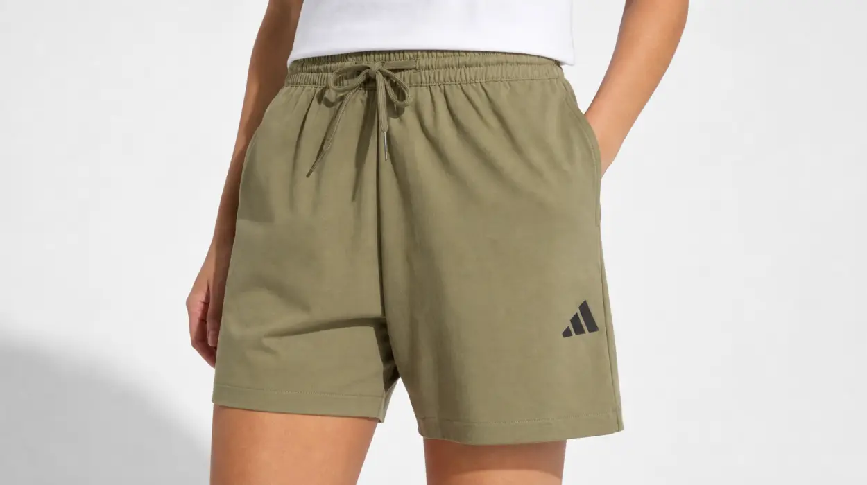 Pantalón corto adidas Essentials Small Logo Chelsea para hombre
