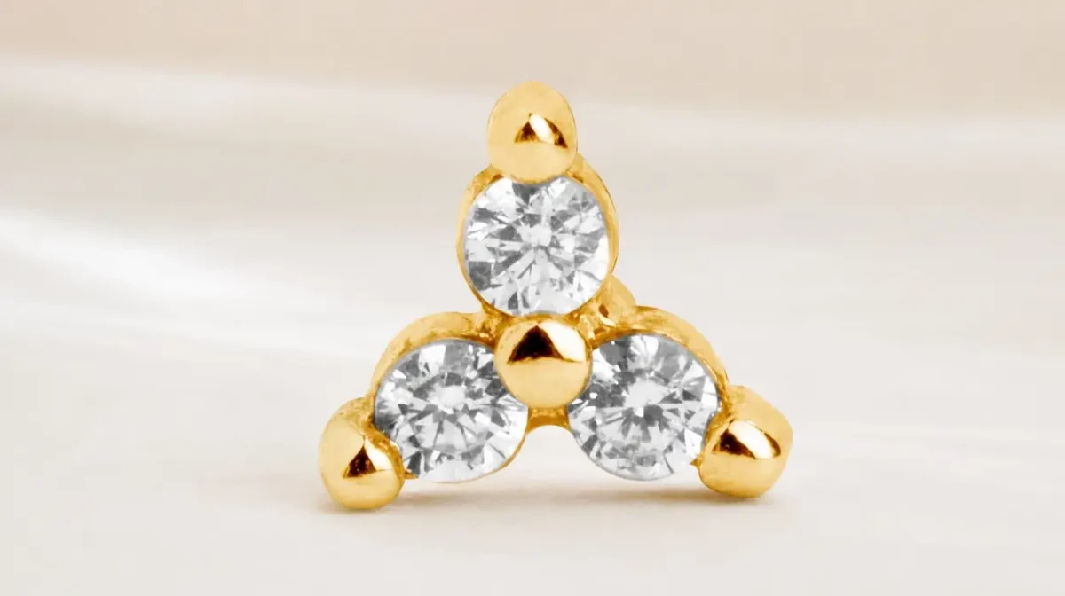 Pendiente Singularu Trébol suelto con baño de oro de 18 kt