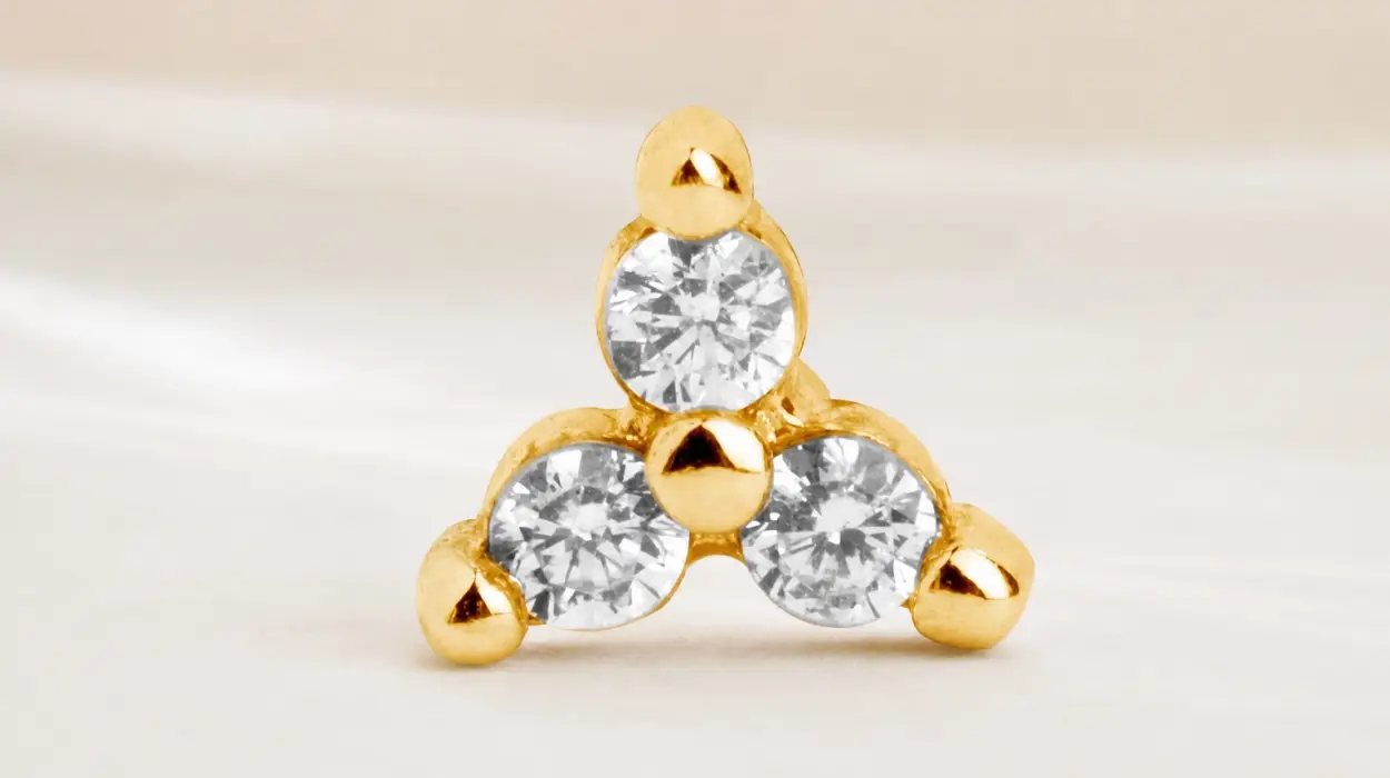 Pendiente Singularu Trébol suelto con baño de oro de 18 kt
