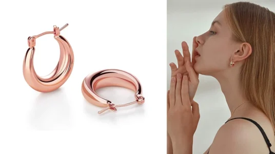 pendientes de aro pequeños Lilie & White chapados en oro de 14 quilates